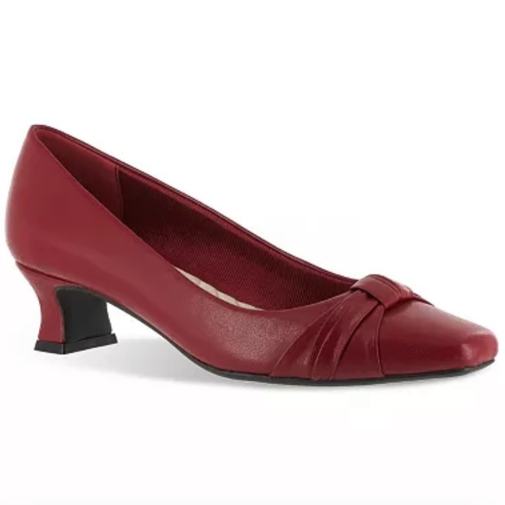 NWT Easy Street Womens Red Faux Leather Waive Kitten Block Heel Pump SIZE 8N
